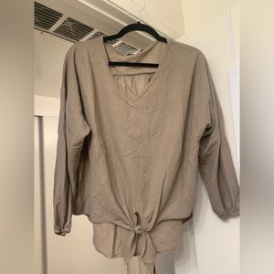 Carly Jean Los Angeles “Georgia” v-neck tie blouse. long sleeve. Size small